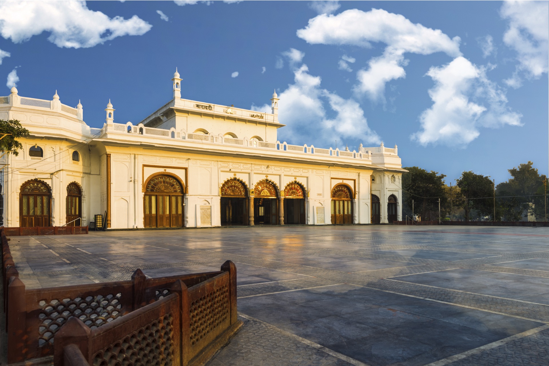 Angled view of Safed Baradari facade with jaali screen